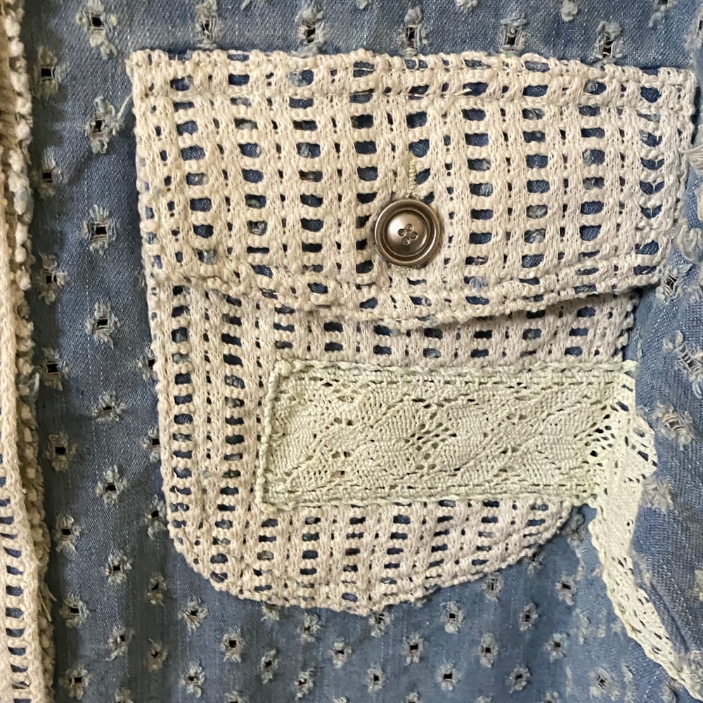POL Clothing Mixed Media Denim Lace Shacket Blue Cream Distressed 100% Cotton - Picture 8 of 13
